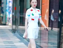 被小姐姐亲亲小姐姐,小姐姐的深情一吻，定格美好回忆